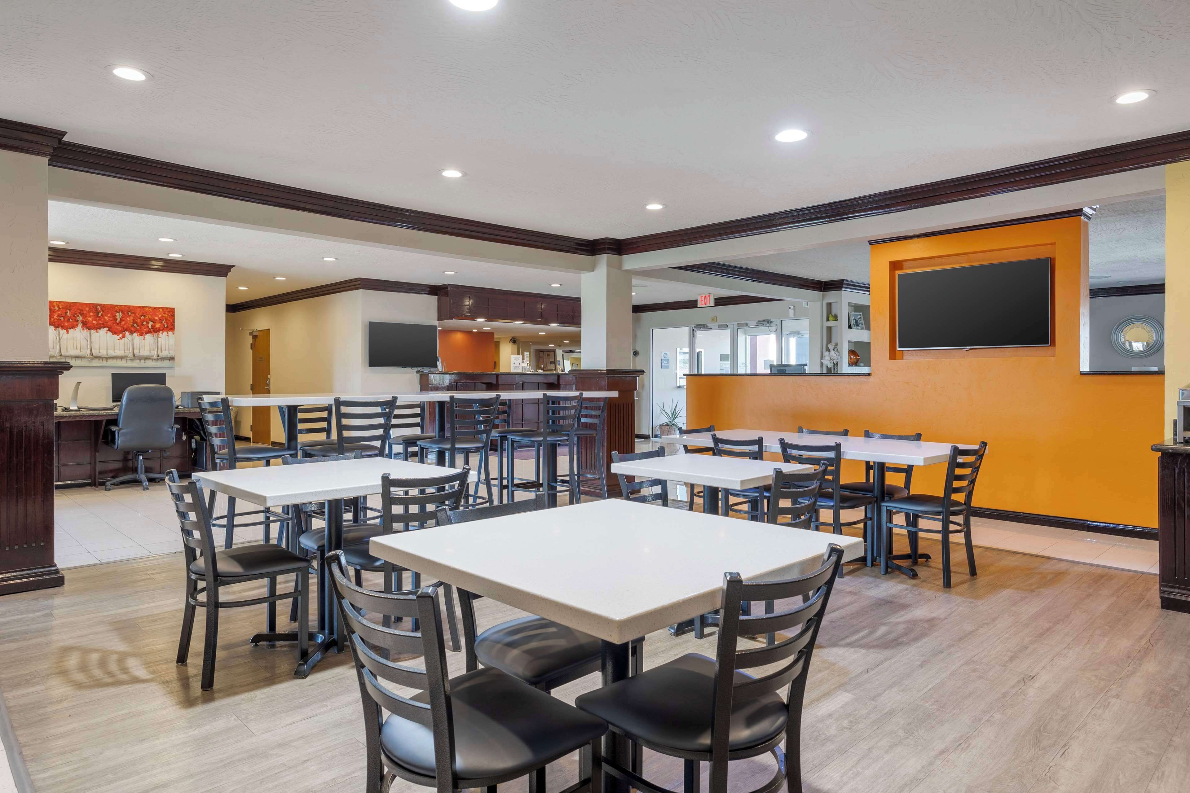 Free continental breakfast 