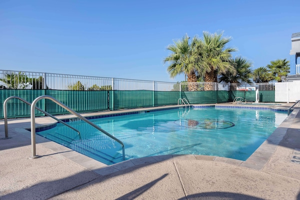 Alberca al aire libre por temporada