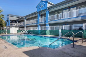 季節限定屋外プール