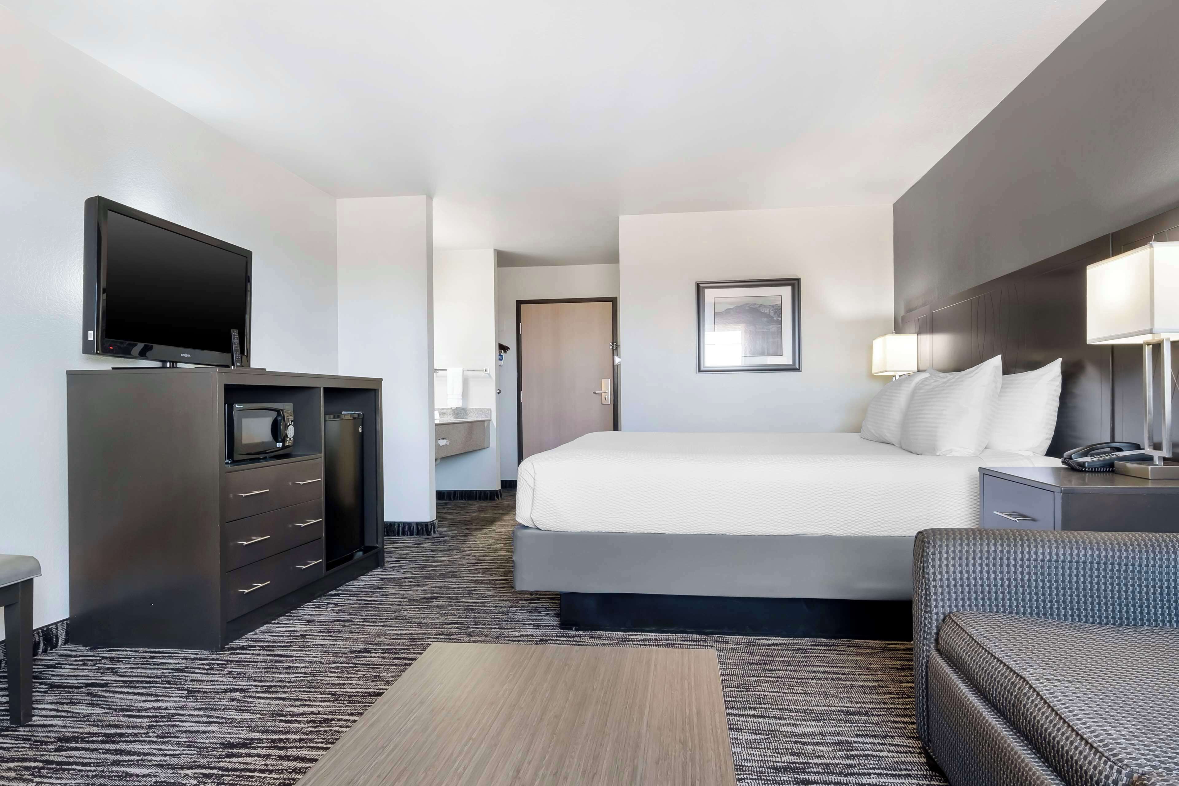 in-room safe, desk, laptop workspace, iron/ironing board