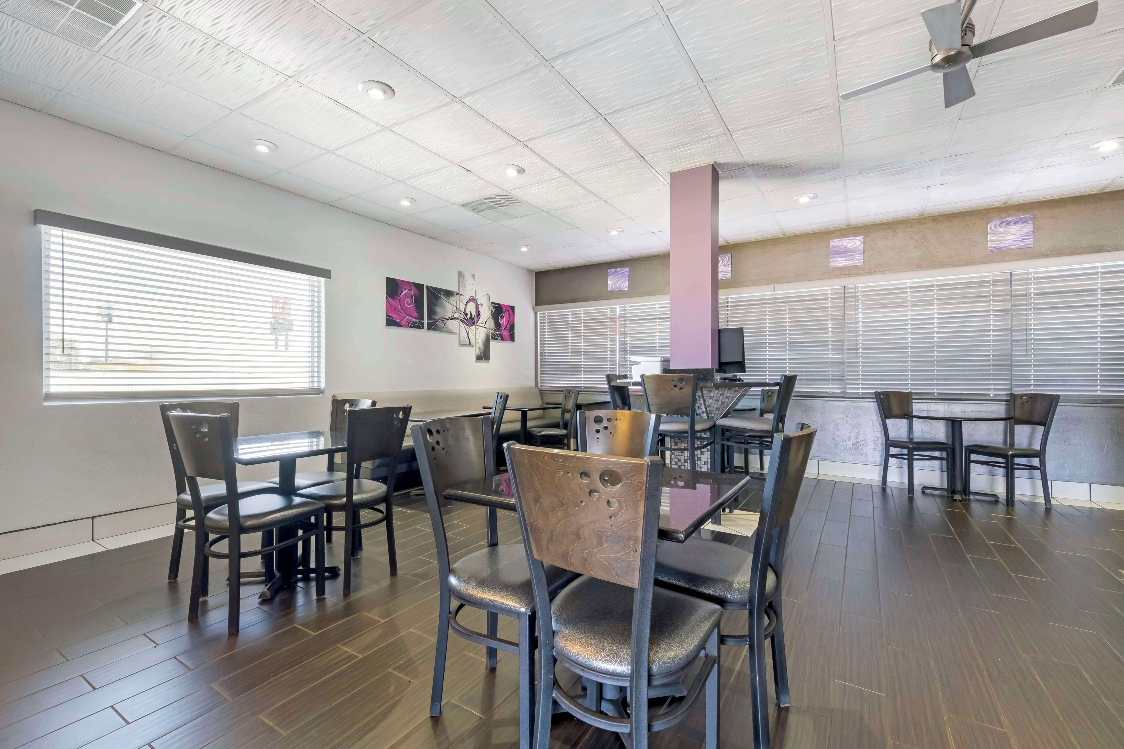 free daily full breakfast