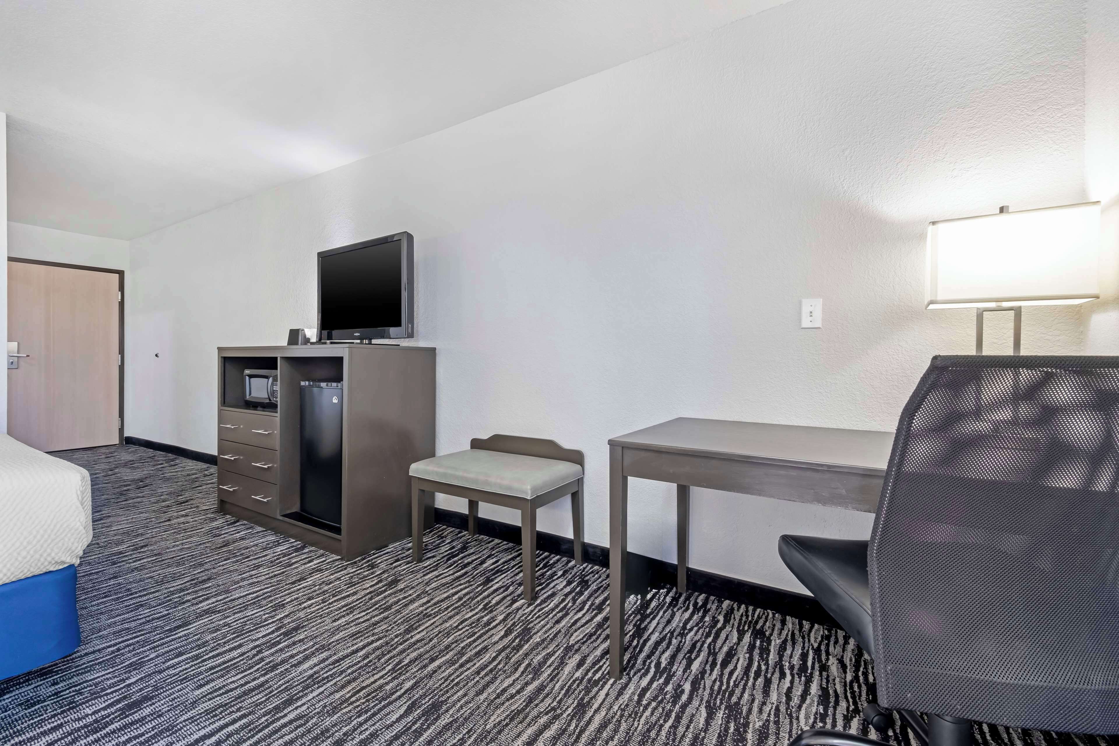 in-room safe, desk, laptop workspace, iron/ironing board