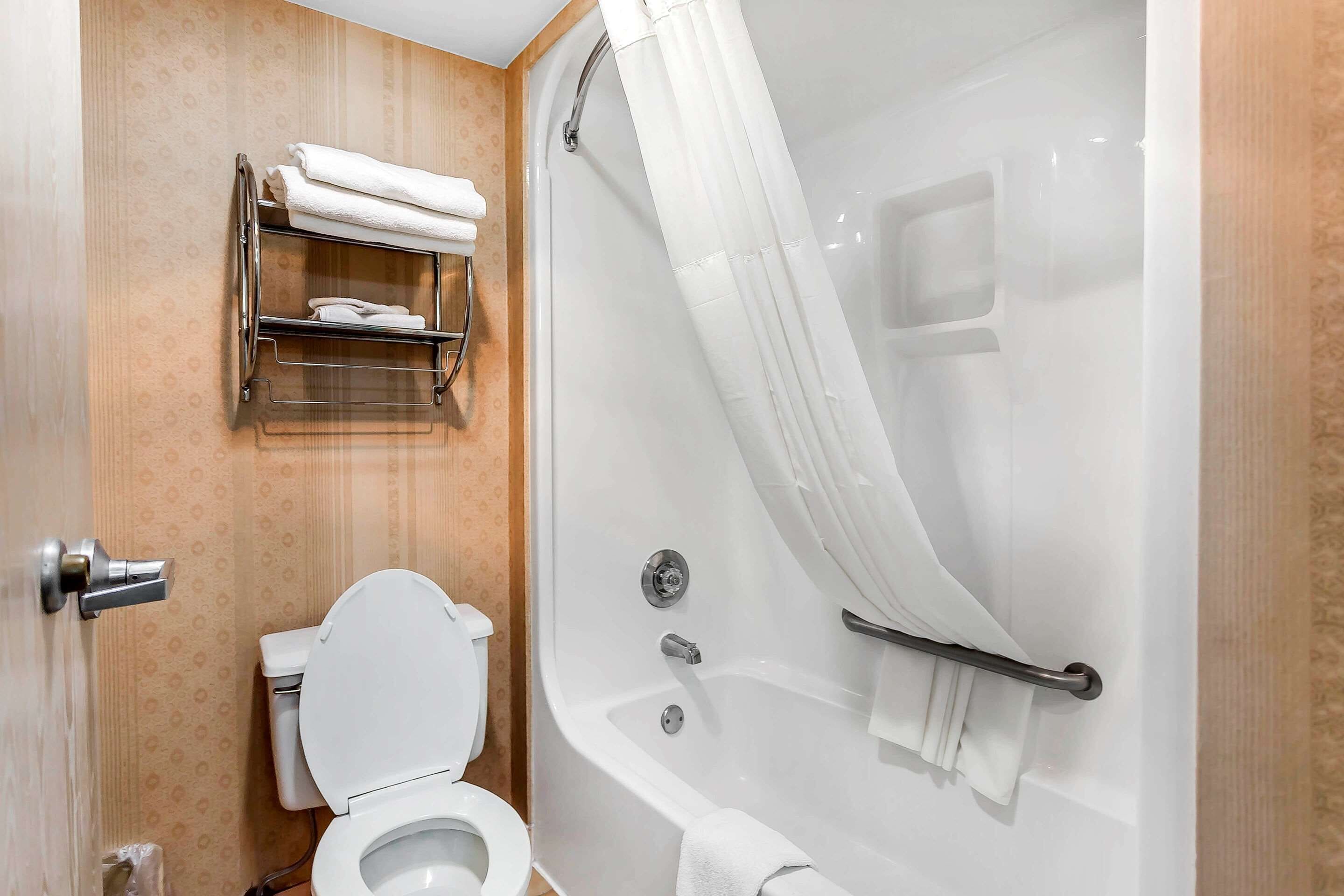 standard room, 2 queen beds, non smoking | bathroom | combined shower/bathtub, free toiletries, hair dryer, towels