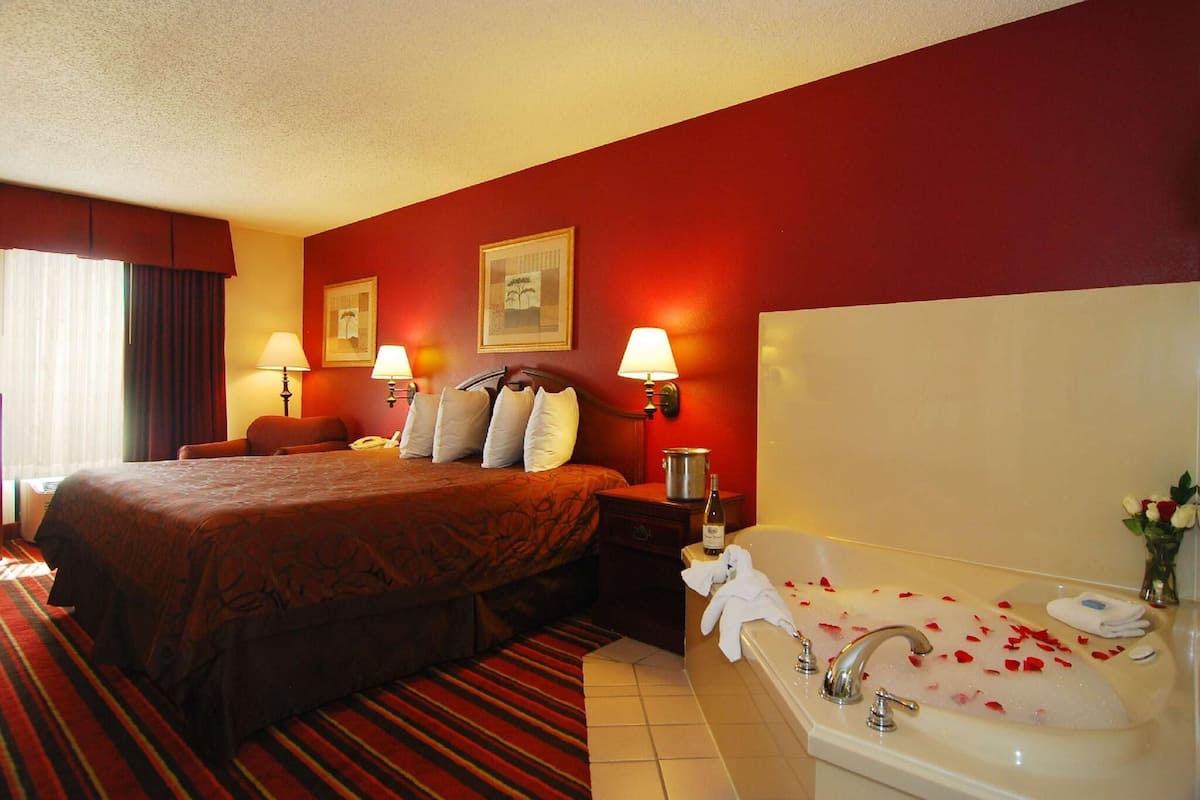 Bàn, bàn ủi/dụng cụ ủi quần áo, truy cập Internet không dây miễn phí