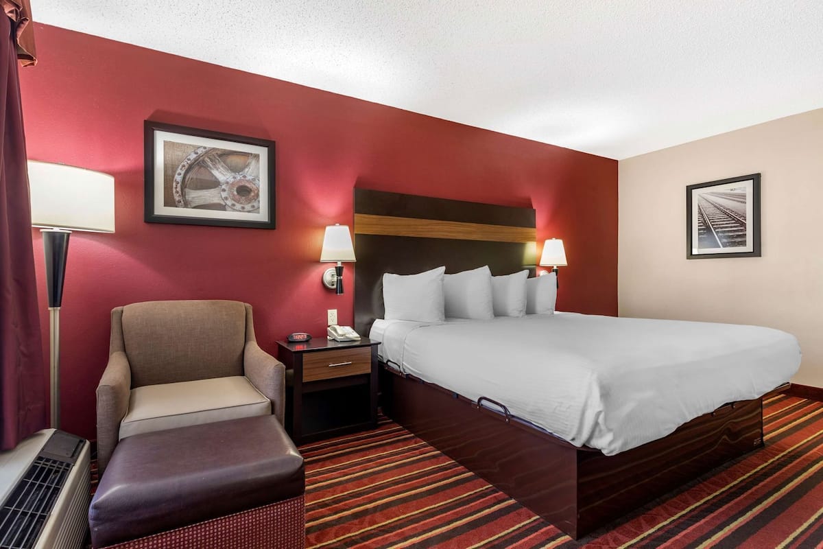 Desk, iron/ironing board, free WiFi, bed sheets