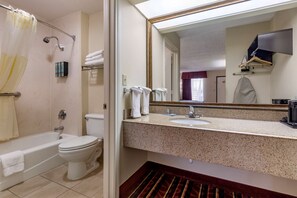 Articles de toilette gratuits, sèche-cheveux, serviettes fournies