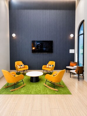 Lobby sitting area - Spark by Hilton Stafford Sugar Land (Stafford)