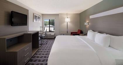 Quality Inn & Suites Irving DFW Airport South