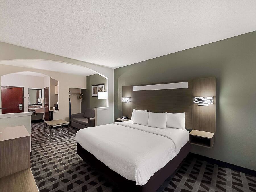 Roupas de cama premium, camas com colchões pillow-top, escrivaninha