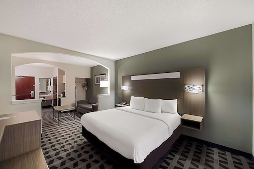 Quality Inn & Suites Irving DFW Airport South