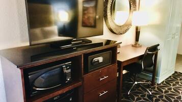 Suite, 1 Queen Bed, Non Smoking | In-room safe, desk, iron/ironing board, free cots/infant beds