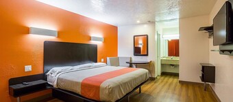 Motel 6 Madisonville, TX