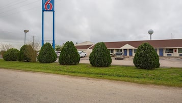 Vista frontal de la propiedad