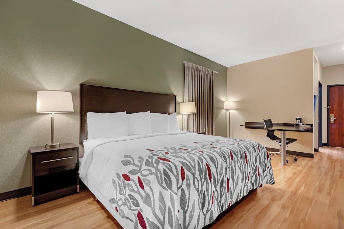 Superior Room, 1 King Bed, Non Smoking | Soundproofing, iron/ironing board, free cribs/infant beds, rollaway beds