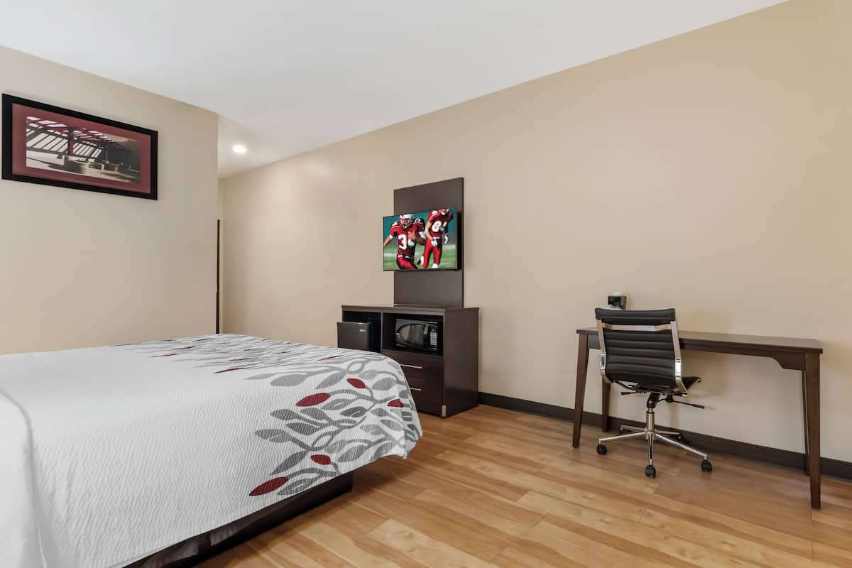 Habitación superior, 1 cama King size, con acceso para personas discapacitadas, para no fumadores | Insonorización, tabla de planchar con plancha y cunas gratuitas