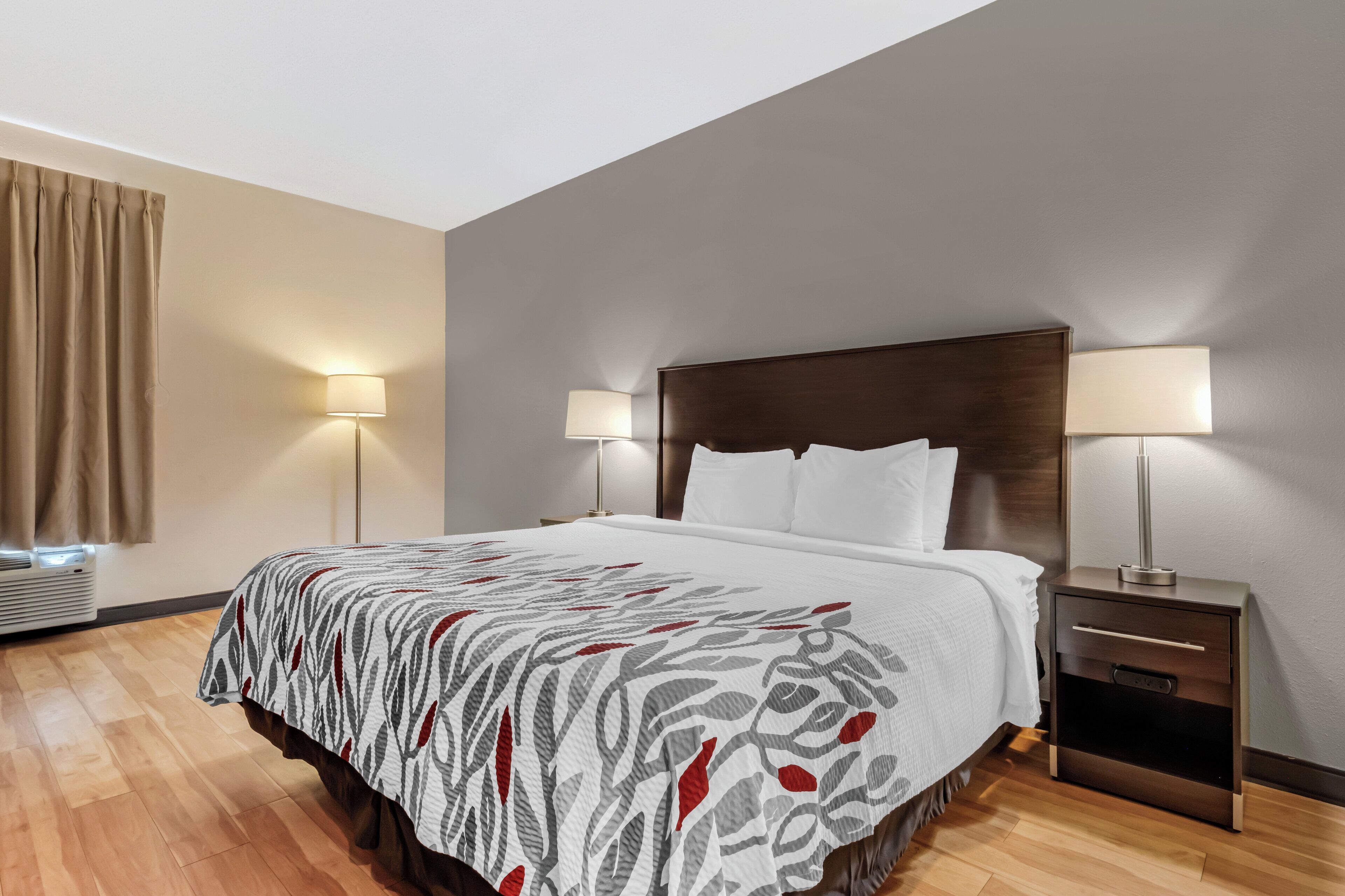 Superior Room, 1 King Bed, Accessible, Non Smoking | Soundproofing, iron/ironing board, free cribs/infant beds, rollaway beds