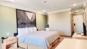 Kamar, 1 Tempat Tidur King, Bebas Asap Rokok | Meja kerja, ruang kerja ramah laptop, dan tirai kedap cahaya