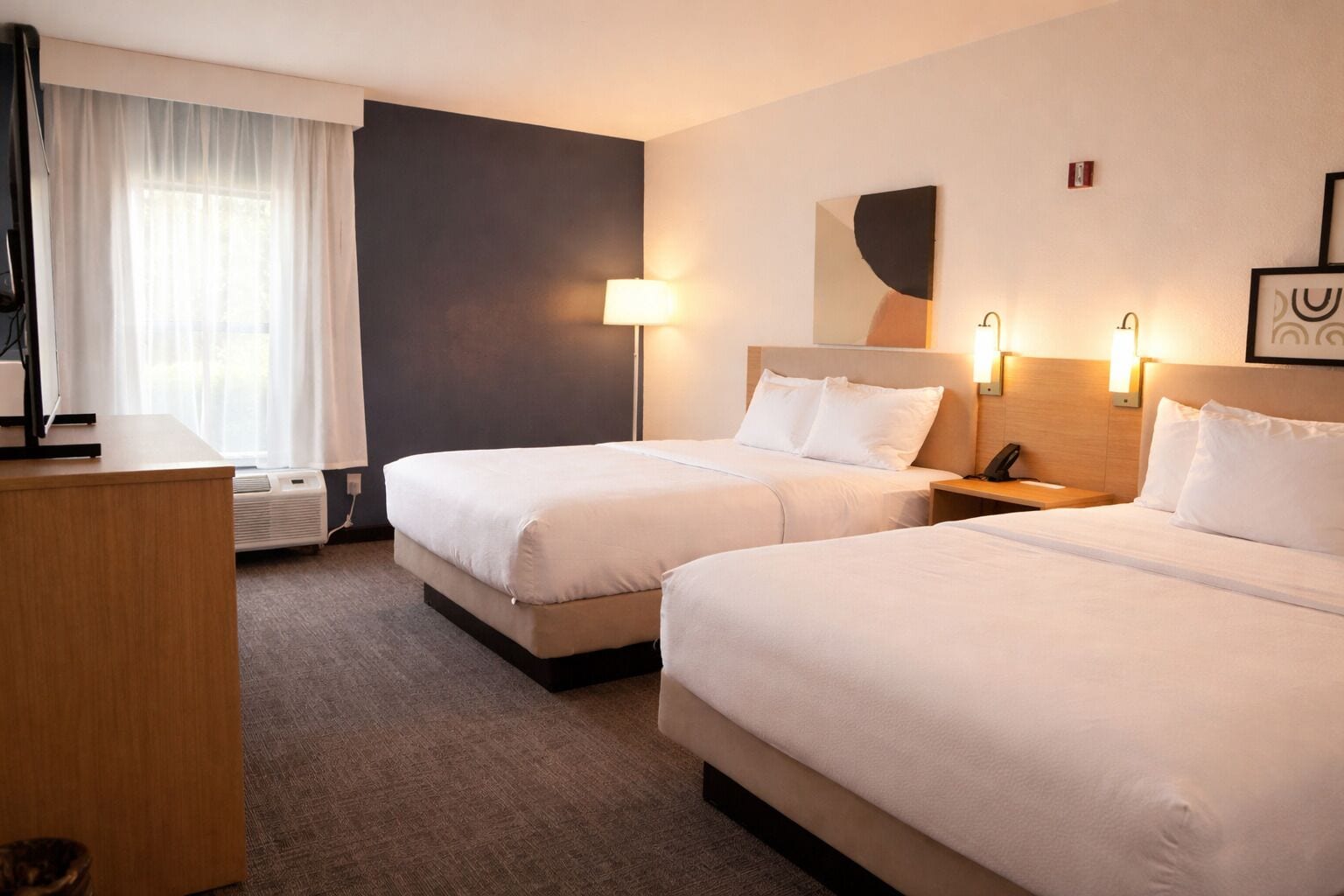 Roupas de cama premium, escrivaninha, ferros/tábuas de passar roupa