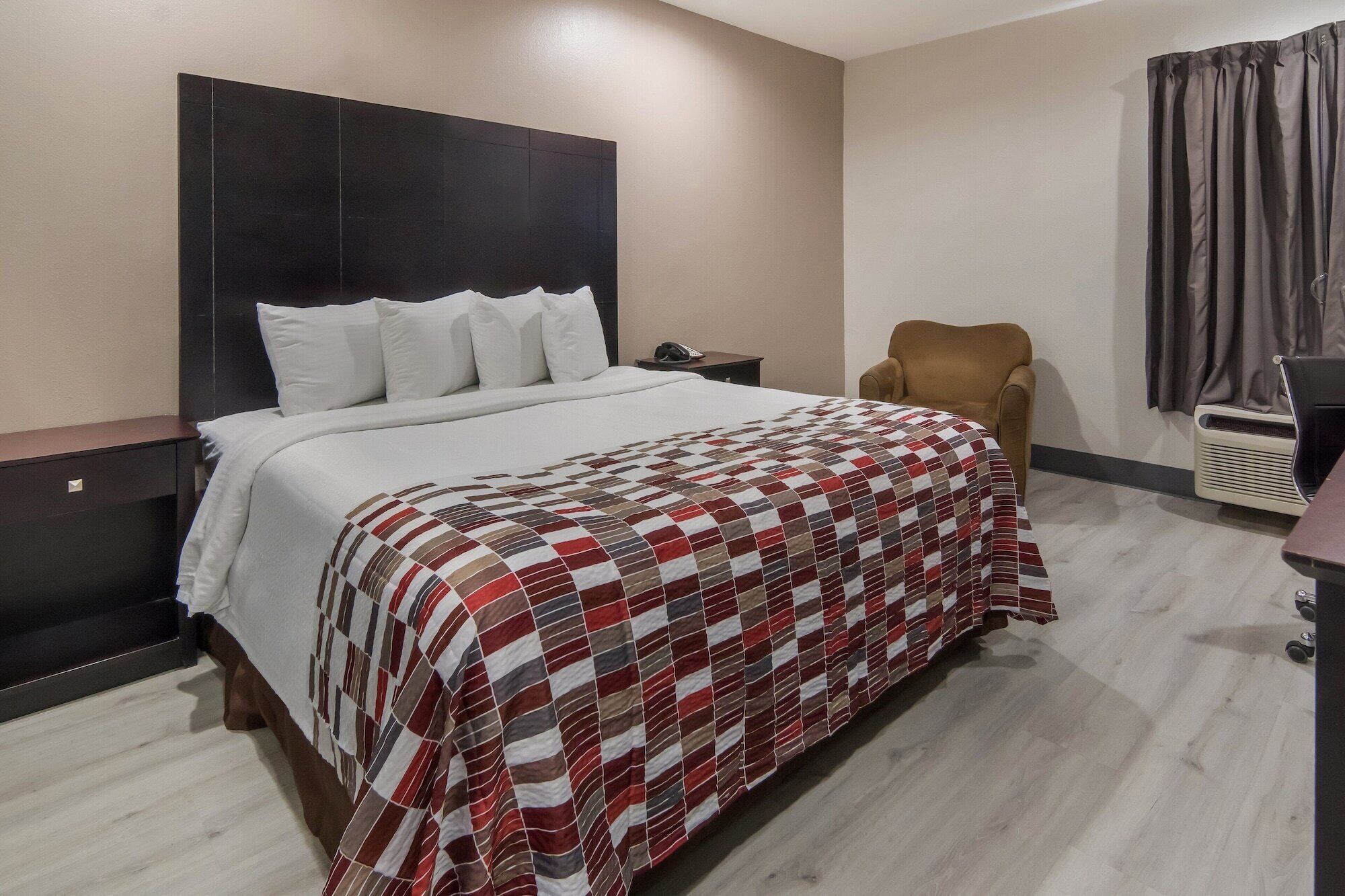 Premium bedding, desk, iron/ironing board, cribs/infant beds