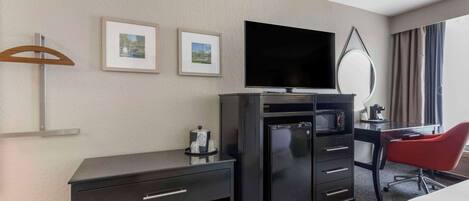 Room, 1 King Bed, Accessible, Non Smoking | In-room safe, desk, laptop workspace, blackout drapes