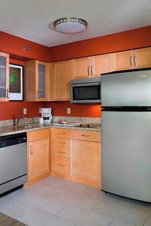 Refrigerador, microondas, parrilla de estufa y lavavajillas 