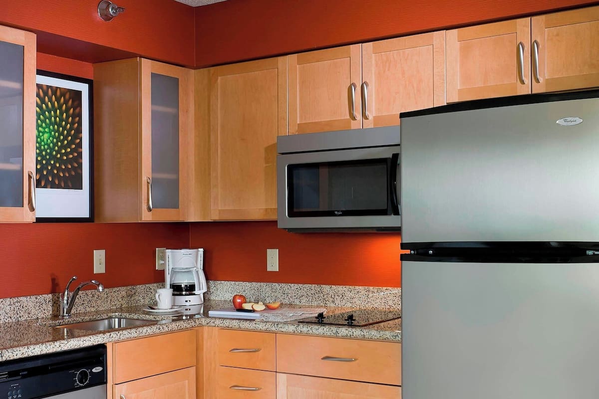 Fridge, microwave, stovetop, dishwasher