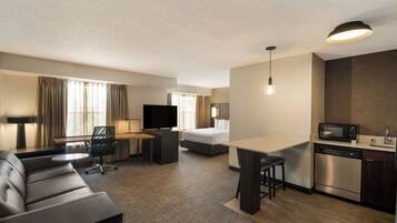 Habitación, 1 cama de matrimonio con sofá cama (Mobility Roll in Shower One Bedroom) | Decoración individual, mobiliario individual, escritorio