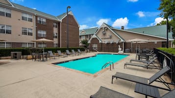 Outdoor pool, pool umbrellas, sun loungers