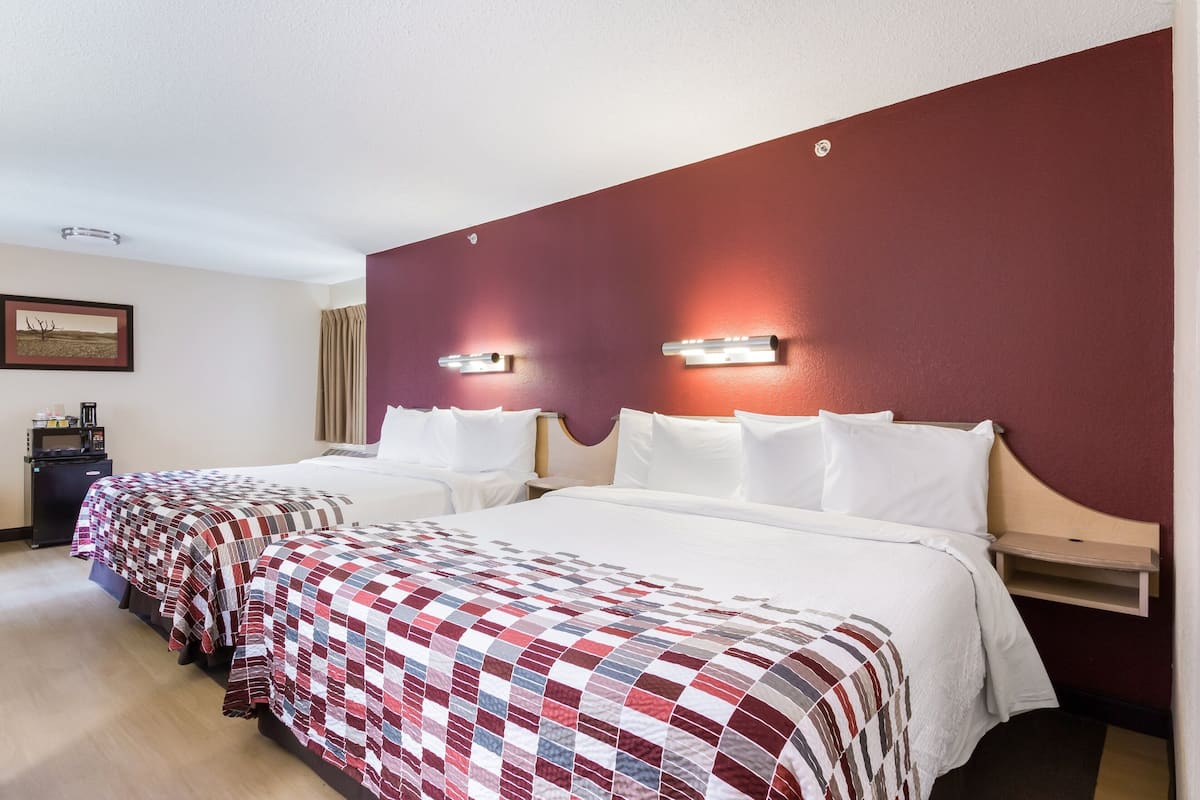 Desk, blackout drapes, free WiFi, bed sheets