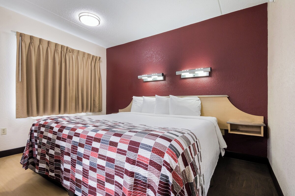 Desk, blackout drapes, WiFi (free), bed sheets