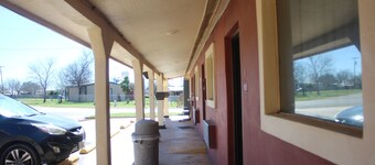 Village Inn Cotulla