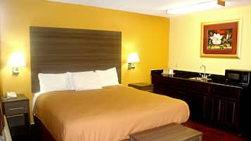 Quarto executivo, 1 cama King, para não fumantes, cozinha americana | Roupas de cama premium, escrivaninha, ferros/tábuas de passar roupa