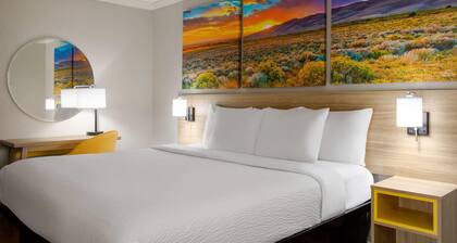 Days Inn by Wyndham Suites Fredericksburg