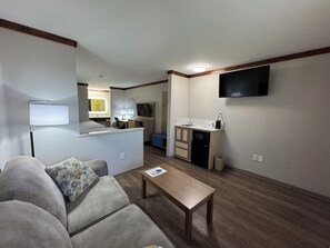 Studio Suite, 2 Queen Beds, Non Smoking (One-Bedroom) | Living area | 32-inch LED TV with satellite channels, TV