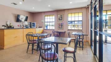 Free daily continental breakfast