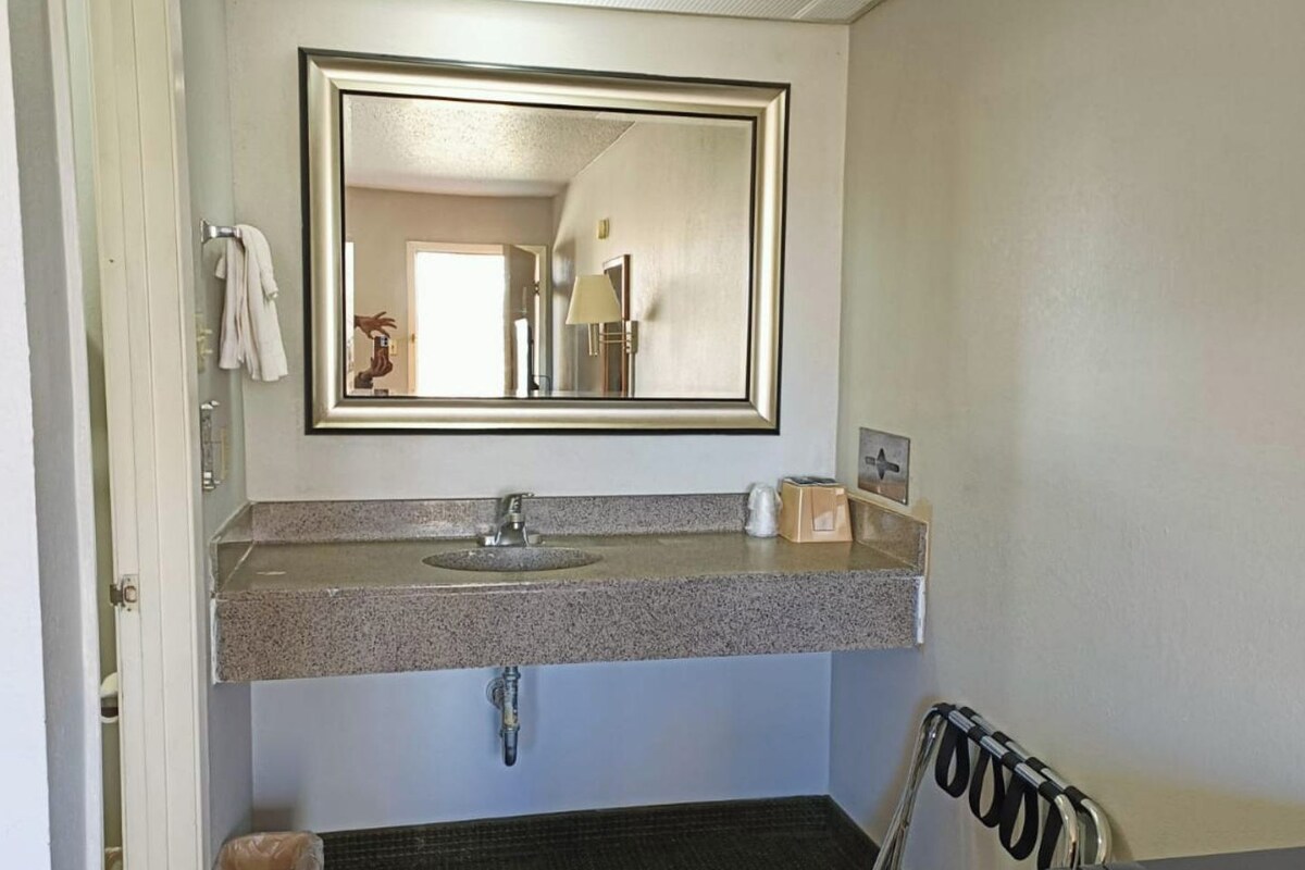 Bathroom | Free toiletries, hair dryer, towels