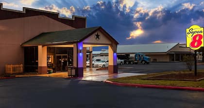 Super 8 by Wyndham Giddings