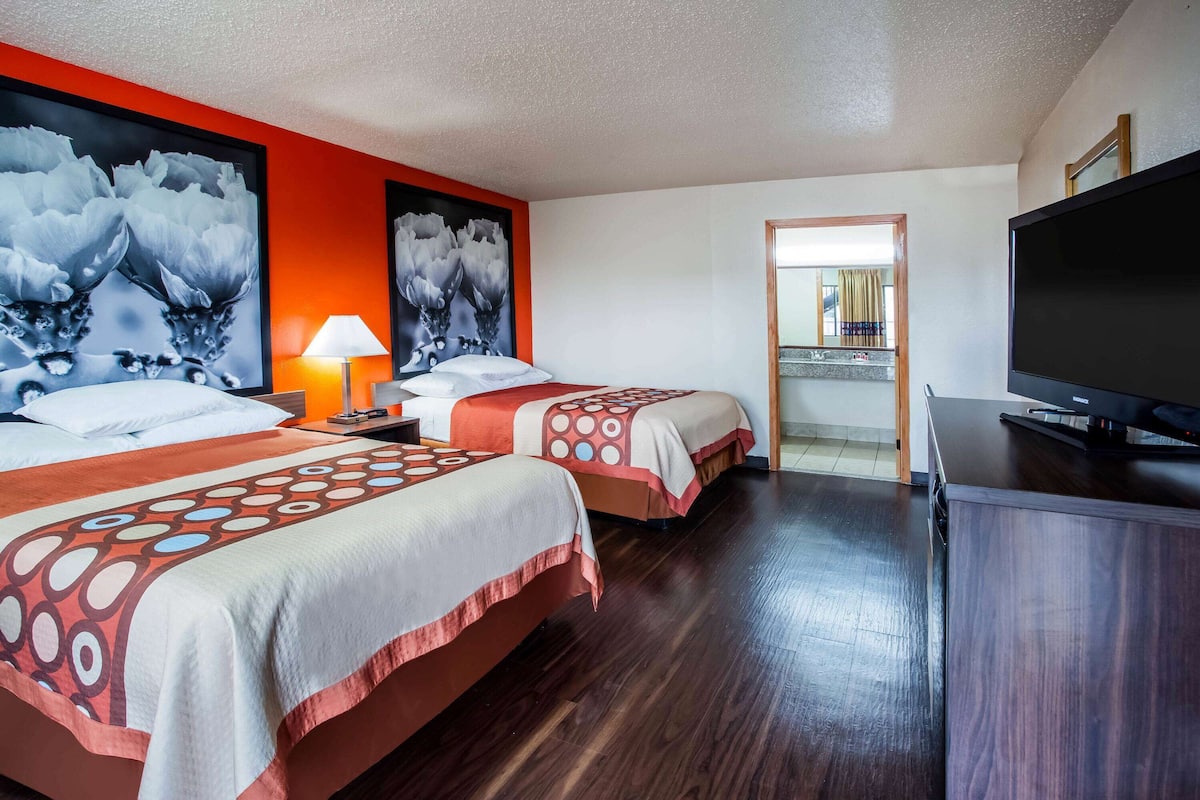 Room, 2 Queen Beds, Accessible, Non Smoking (Roll-In Shower)