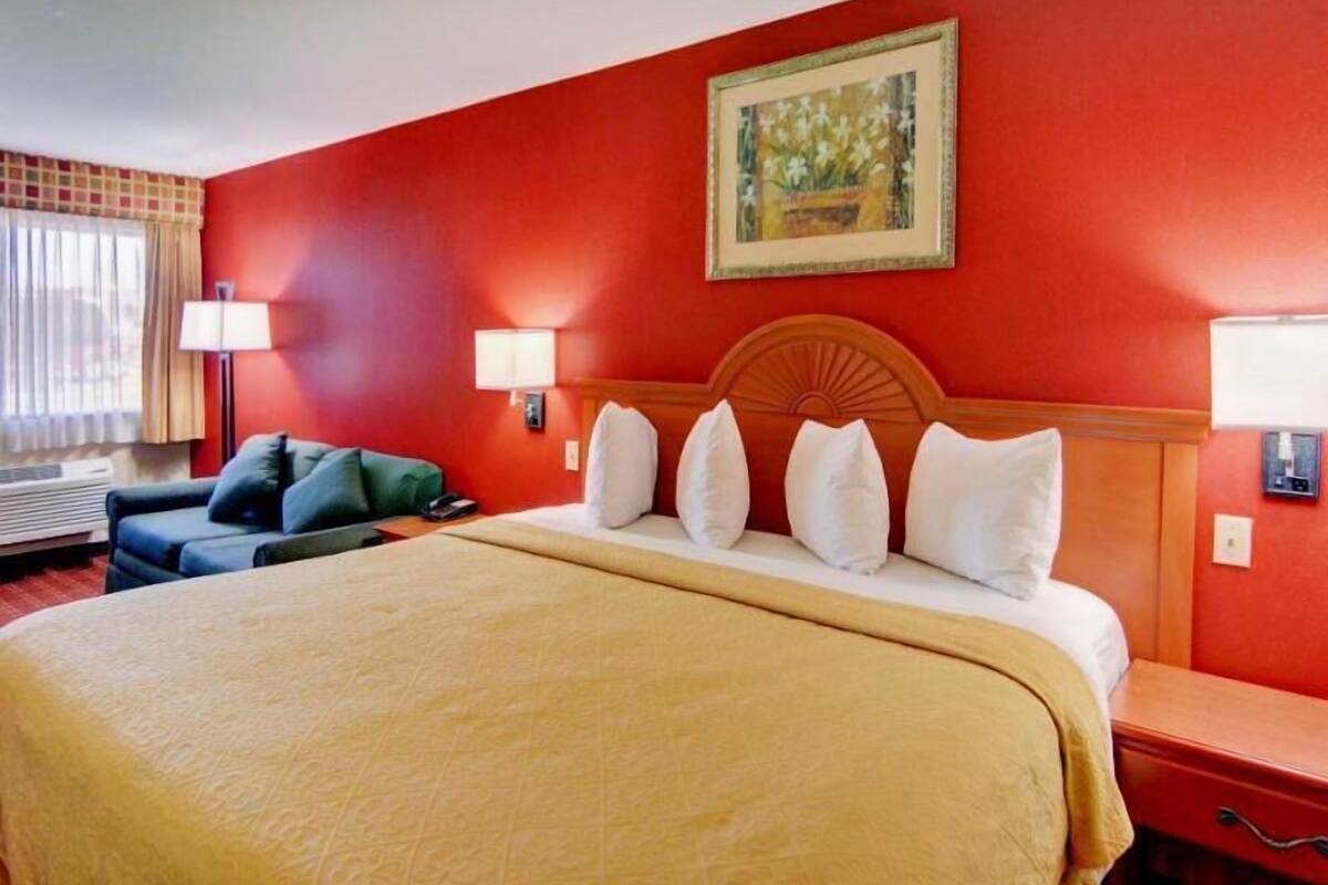 Desk, iron/ironing board, cribs/infant beds, rollaway beds