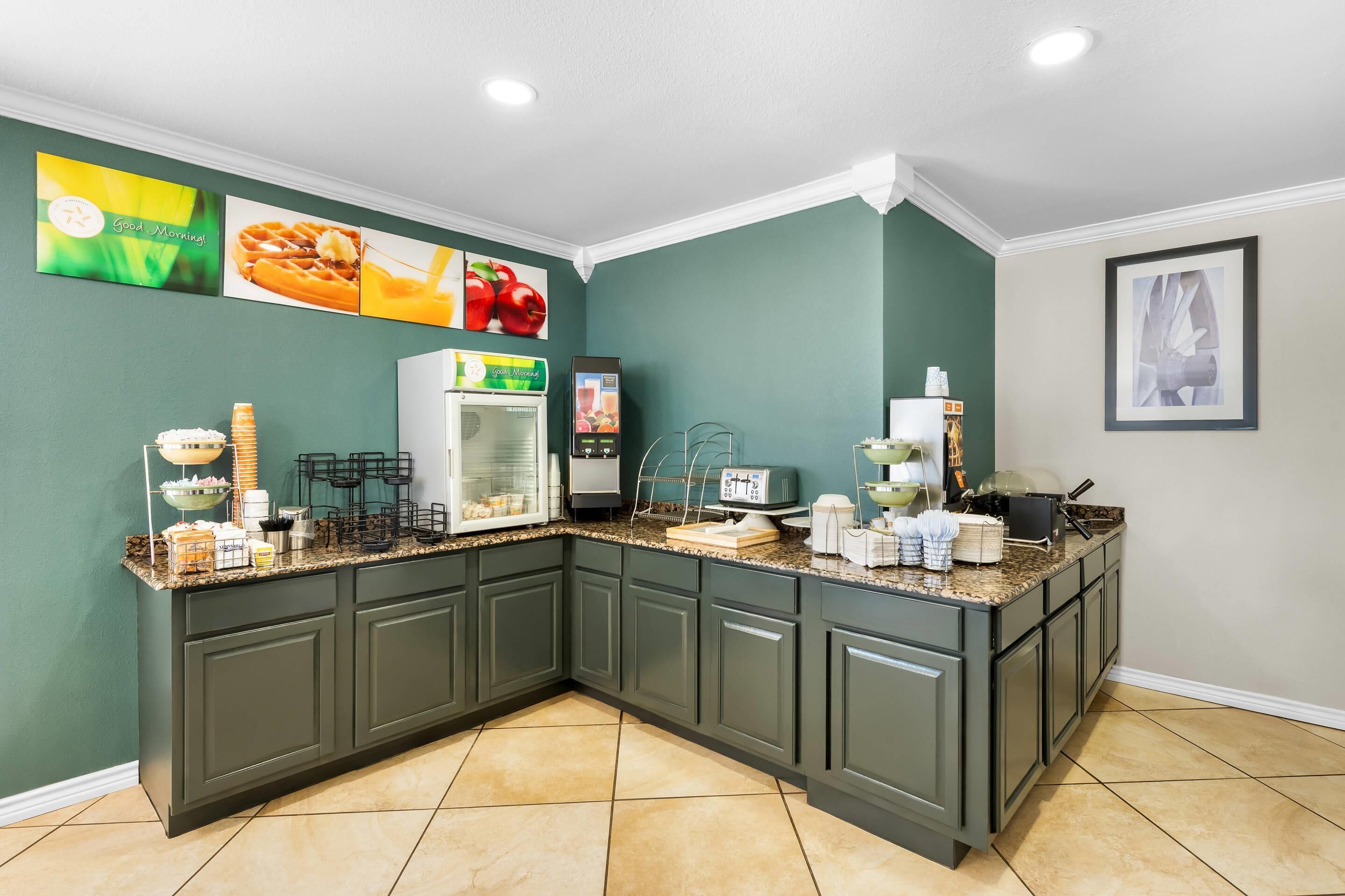 free buffet breakfast