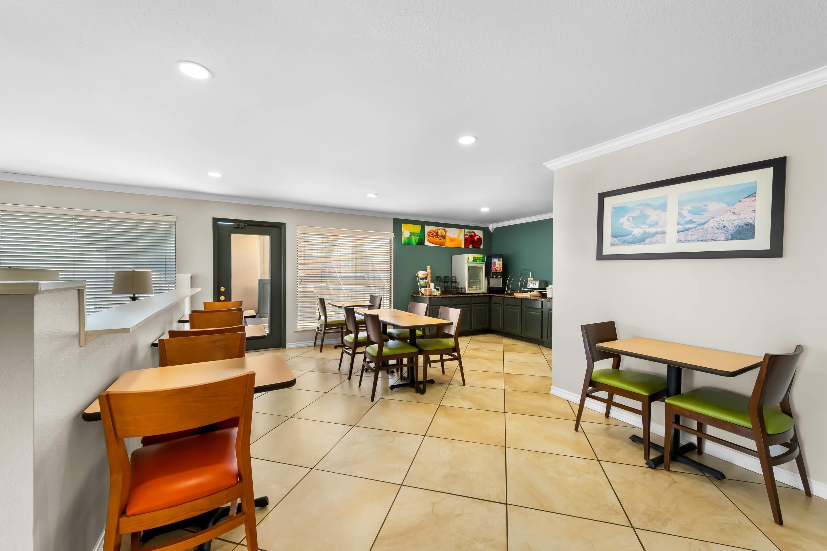 free buffet breakfast