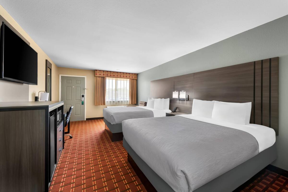 desk, iron/ironing board, cots/infant beds, rollaway beds