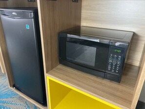 1 dormitorio, escritorio, espacio para trabajar con un portátil