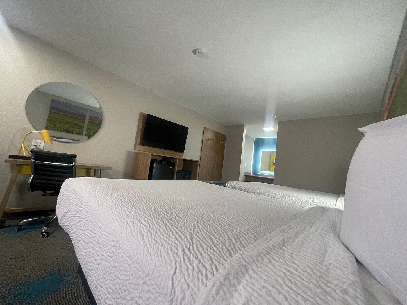 Habitación estándar, 2 camas Queen size, para no fumadores | Escritorio, espacio para trabajar con laptop y cortinas blackout 