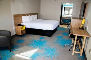 Desk, laptop workspace, blackout curtains, iron/ironing board - Days Inn by Wyndham Amarillo - Medical Center (Amarillo)