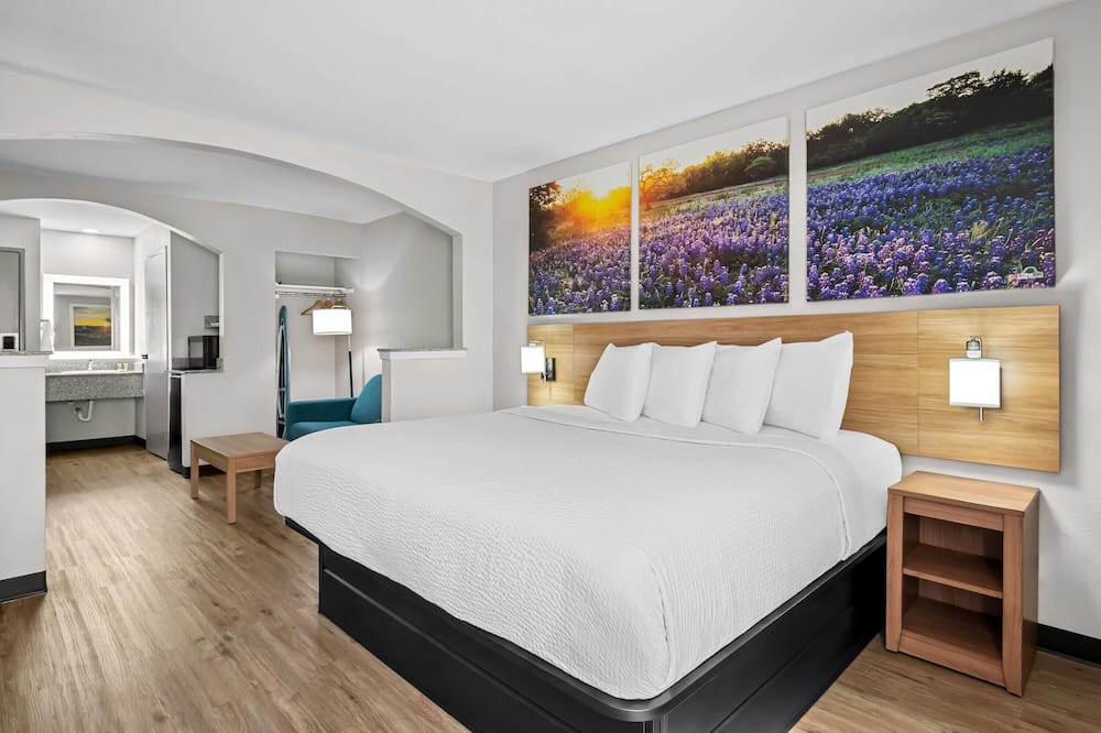 Days Inn by Wyndham Dallas Plano
