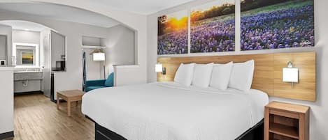 デスク、ノートパソコン用作業スペース、アイロン / アイロン台、WiFi (無料)