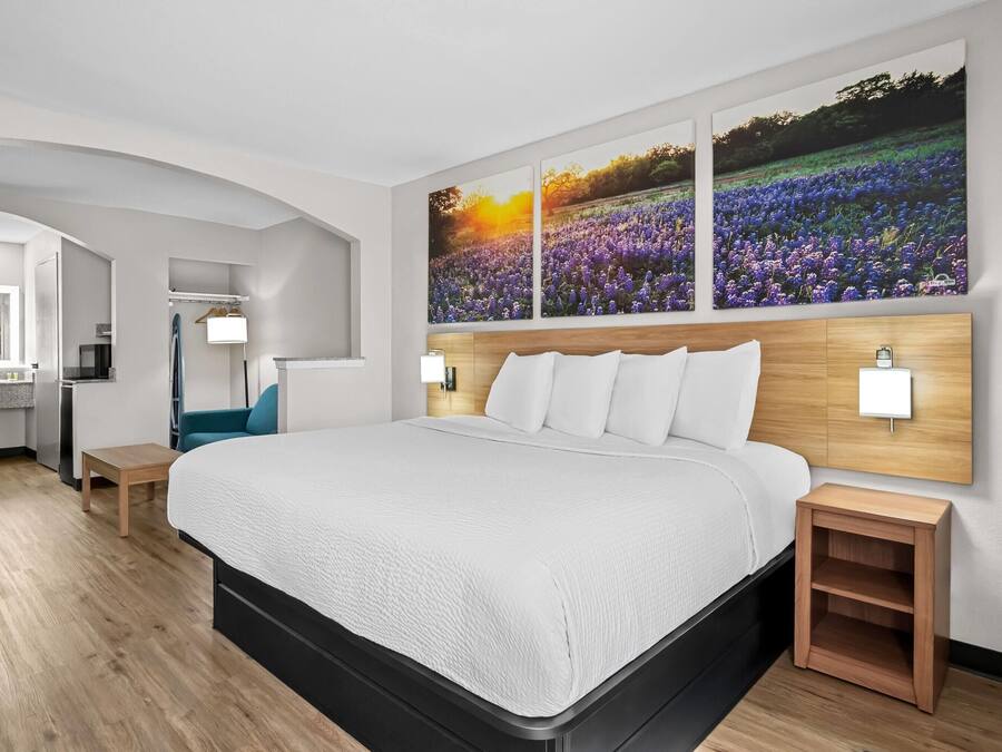 Meja kerja, ruang kerja ramah laptop, dan setrika/meja setrika