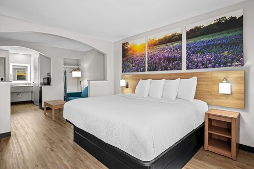 Days Inn by Wyndham Dallas Plano