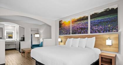 Days Inn by Wyndham Dallas Plano